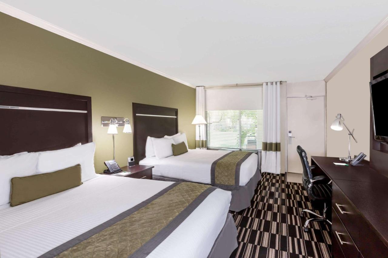 Wyndham Garden San Jose Airport Hotel Exterior foto